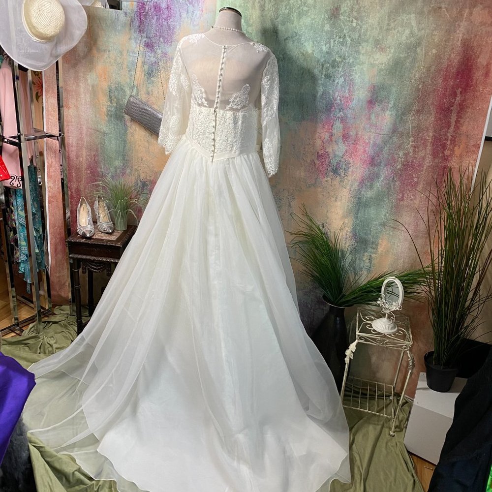 David's Bridal Oleg Cassini Elegant Ivory Lace A-Line Wedding Dress 3/4 Slvs 22W - Picture 3 of 14